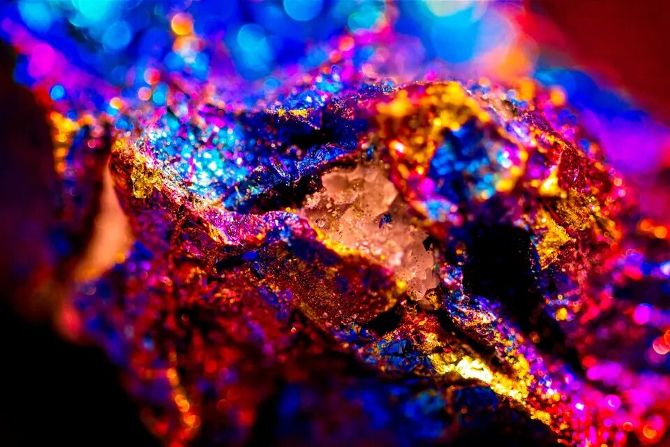 Luminous Core — IRIDESCENCE